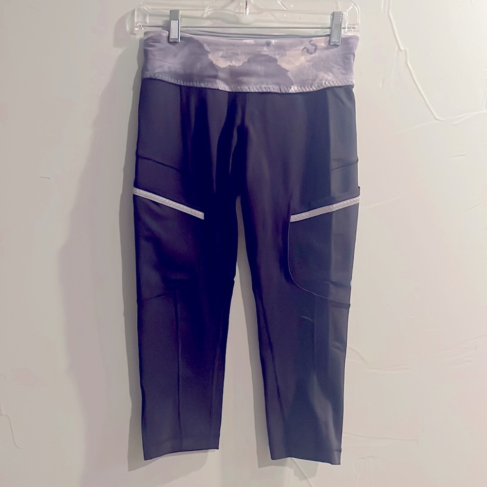 Lululemon cropped running tights with reflective accents, size 6